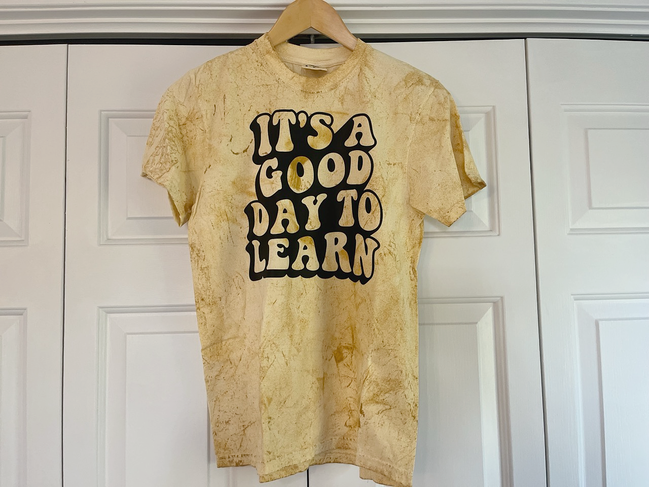 a t - shirt that says it's a good day to learn