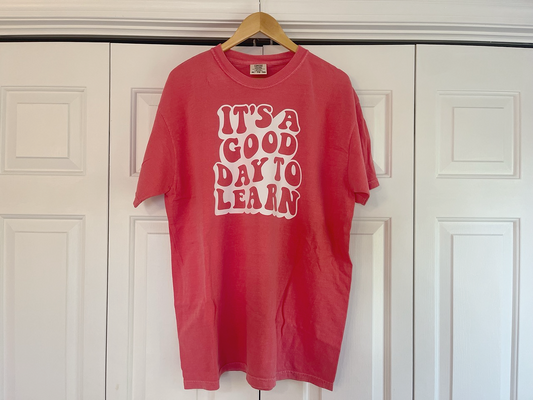 a red shirt that says it's a good day to learn